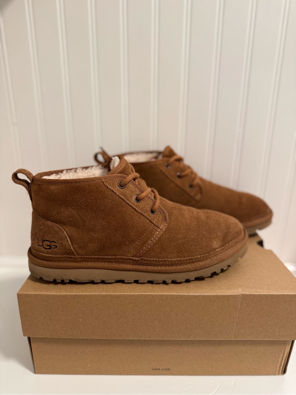 UGG Womens Chestnut Suede Lace-Up Boots